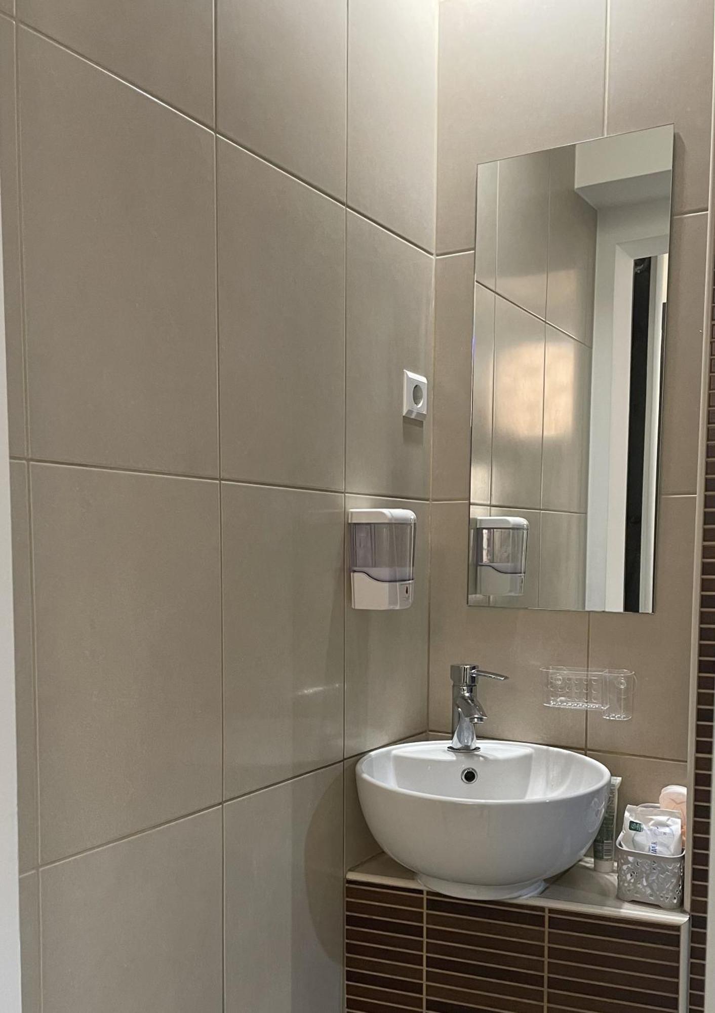 Tim Apartment Sarajevo With Private Parking Екстериор снимка
